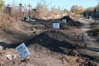Могилы неизвестных на кладбище в Ростове-на-Дону