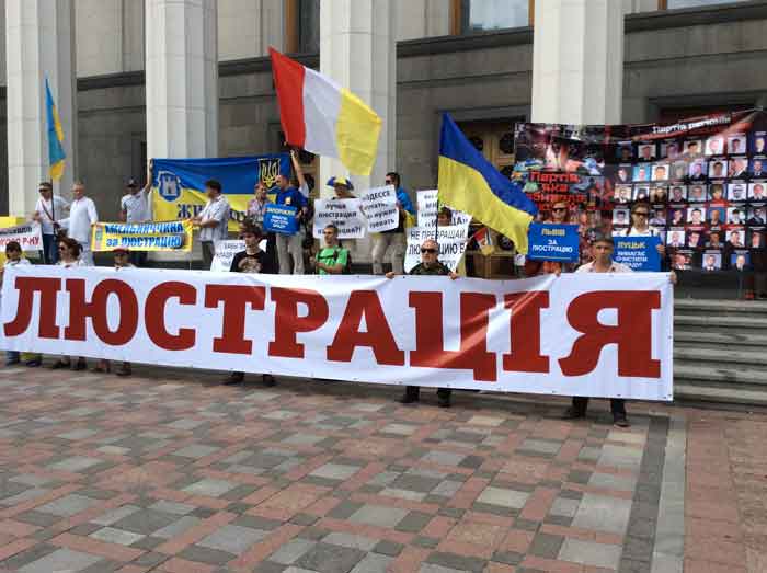 «Автомайдан-Черкаси»: На Черкащині продовжують працювати епатажні прокурори, які уникли люстрації