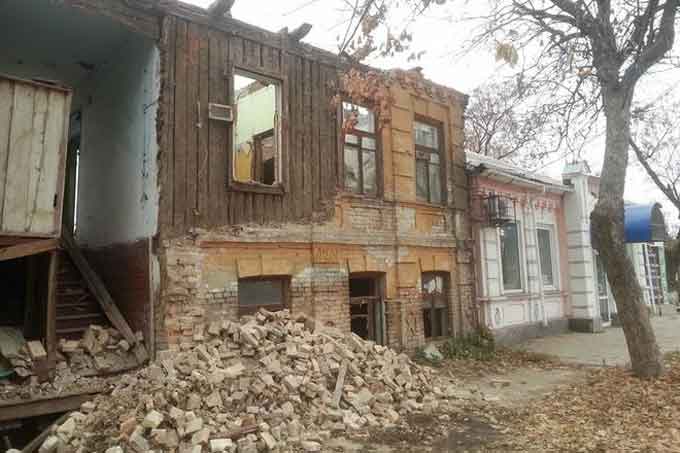 У Черкасах руйнують історичну будівлю
