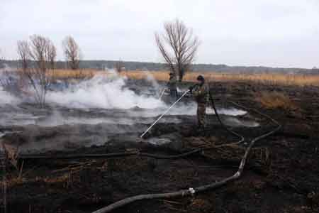 У Чигиринському районі рятувальники борються з пожежею