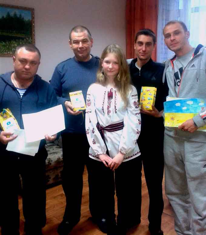 Тепло своих сердец дарили черкасские дети раненым воинам АТО