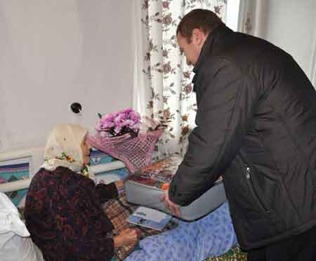 На Чорнобаївщині привітали жительку села Лихоліти зі 100-річчям