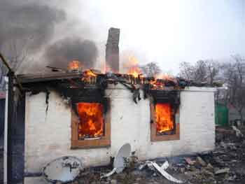 В Смелянском районе сгорел двухэтажный дом, ущерб 700 тысяч (видео)