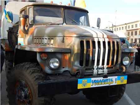 Жители Умани починили для АТО четыре грузовика (фото)