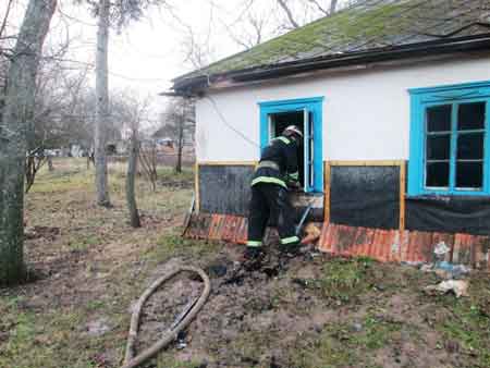 В Звенигородском районе во время ликвидации пожара спасатели нашли тело хозяйки (видео)