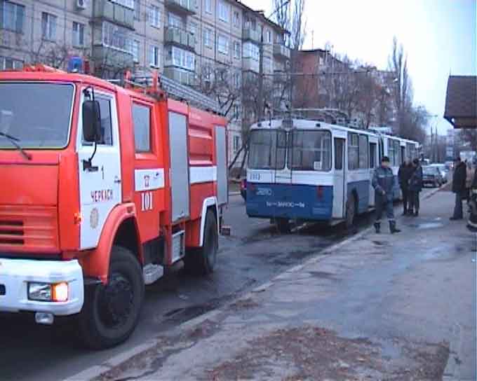 Сегодня в Черкассах горел троллейбус (видео)