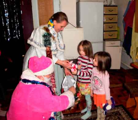 Чорнобаївські рятувальники та волонтери привітали дітей з Новорічними святами