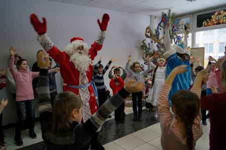 У Центрі гостинності для переселенців організували новорічне свято для дітей