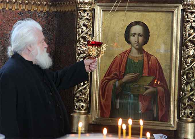 В кафедральном соборе вновь наблюдается обновление святых икон