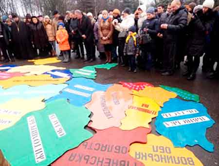 Золотонісці виклали карту України та молилися за соборність