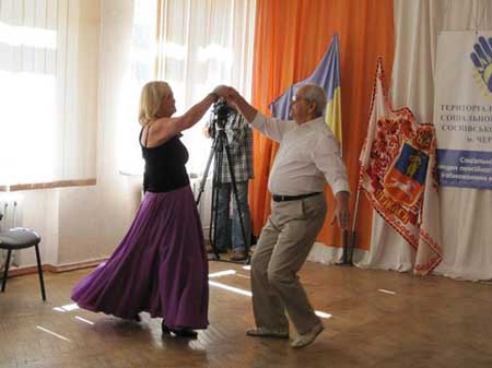 Центр соціальної допомоги запрошує всіх охочих на майстер-клас з бальних танців