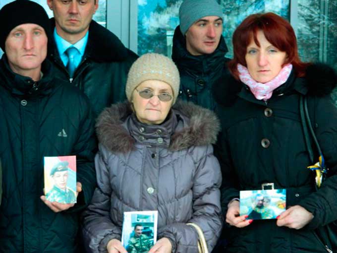 Рідні впізнали на марші полонених у Донецьку чигиринського «кіборга»