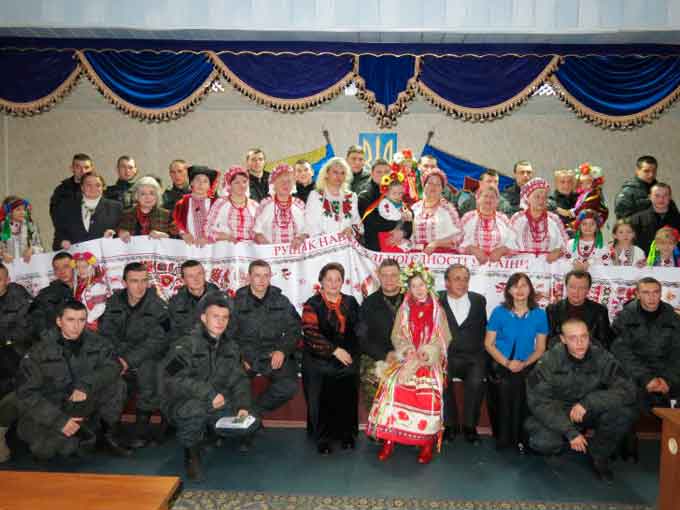 «Черкаські цокотухи» заспівали бійцям батальйону «Донбас»