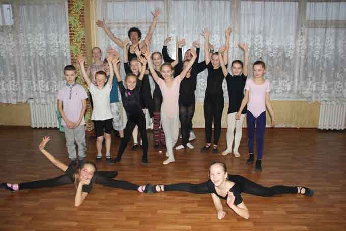 дитяча хореографічна студія «Успіх», котра базується у Золотоніській гімназії