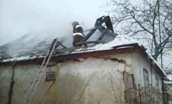 На Черкащині через несправну піч горіли два будинки (відео)