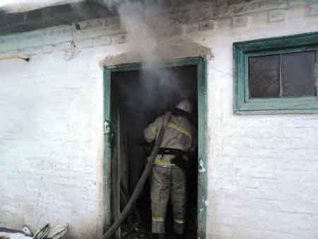 У Золотоніському районі рятувальники ліквідували пожежу надвірної споруди (відео)