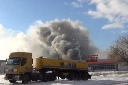 У Черкасах рятувальники ліквідували масштабну пожежу у ПАТ «Черкаське хімволокно» (відео)