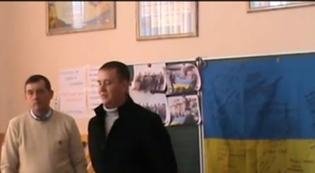 Школярам зі Шполи подарували прапор України, підписаний бійцями АТО