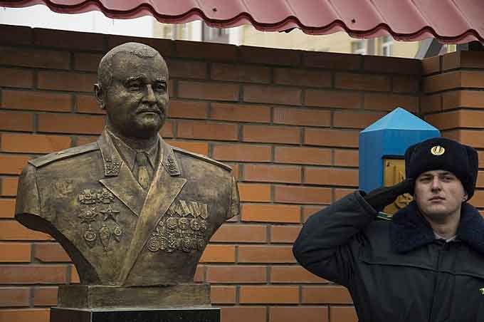 Генерал-майору Ігорю Момоту відкрили пам’ятник