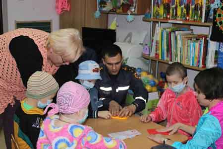 Рятувальники поспілкувалися з маленькими пацієнтами Черкаського онкоцентру