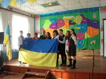 Білозірські школярі отримали Прапор Доброчинності