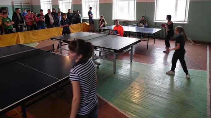 в спортивному залі Іванівської загальноосвітньої школи відбулися районні змагання з настільного тенісу 