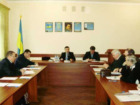 під керівництвом голови районної ради Володимира Кучера відбулось засідання президії районної ради