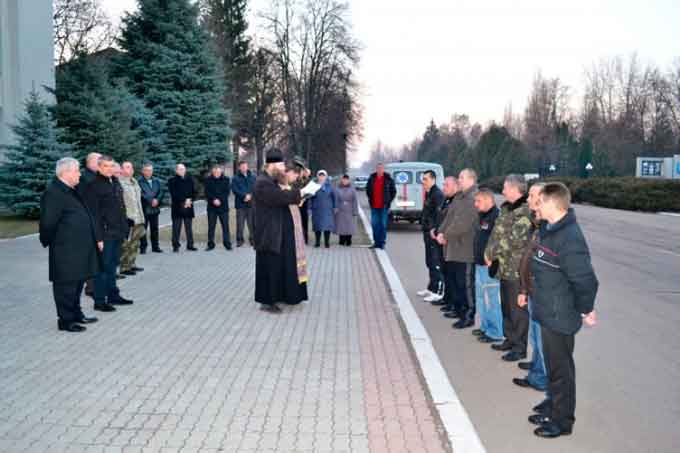 Кожному мобілізованому драбівчанину вручили прапор України