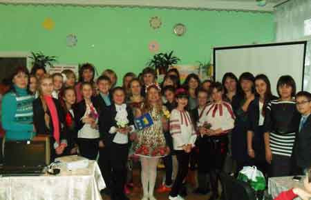 У Чорнобаївській районній бібліотеці для дітей відбувалось святкове дійство під назвою: «Довіку матінку шануйте»