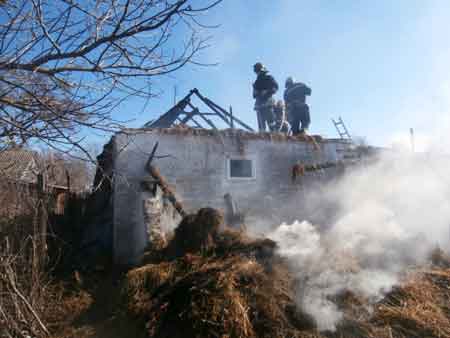 в селі Тинівка на території приватного домоволодіння на вулиці Котовського сталася пожежа