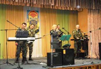 У школі № 32 разом із прикордонниками пройшов благодійний концерт «Допоможи армії»