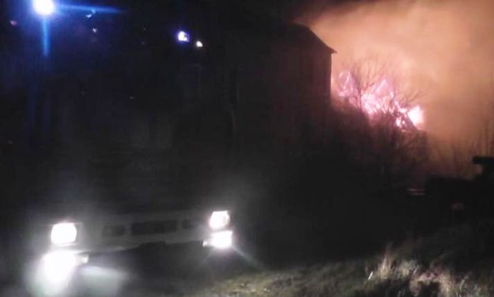 У Шполі 29 березня близько опівночі сталася пожежа на горищі надвірної споруди на вулиці Чорновола. 