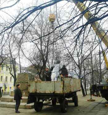 В Умані демонтували пам’ятник Григорію Котовському