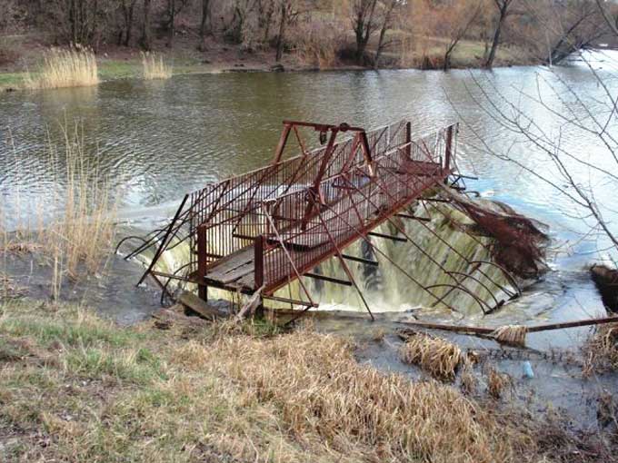 На Черкащині вода прорвала дамбу (фото)