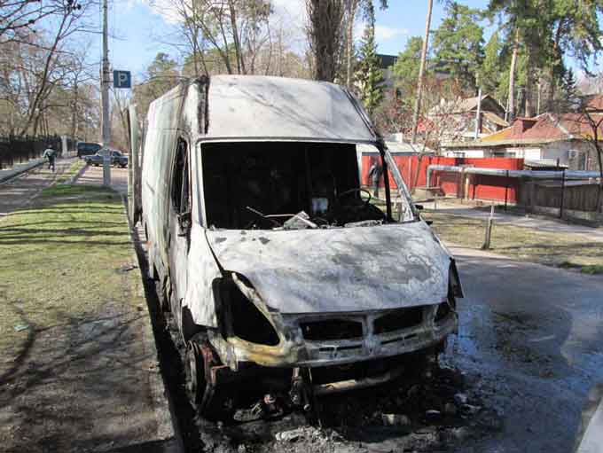 У Черкасах під час стоянки загорівся автомобіль (фото)