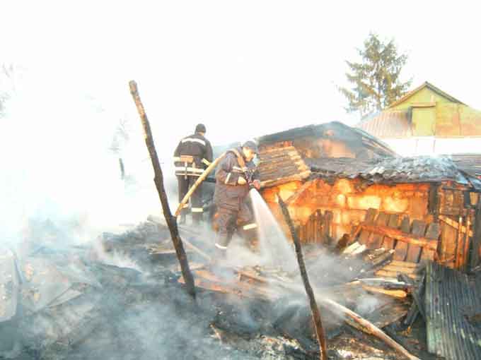 в селі Побійна на території приватного домоволодіння на вулиці Гагаріна виникла пожежа