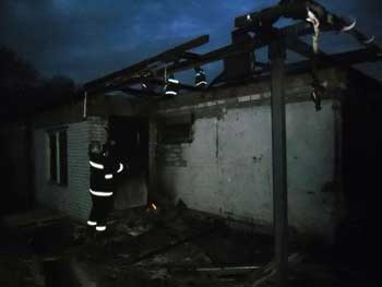 в селі Чапаєвка у житловому будинку на вулиці Приморській виникла пожежа
