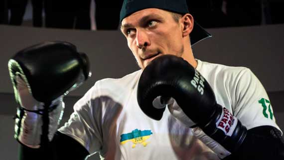 Після перемоги над росіянином боксеру Олександру Усику хочуть заборонити в'їзд до Криму