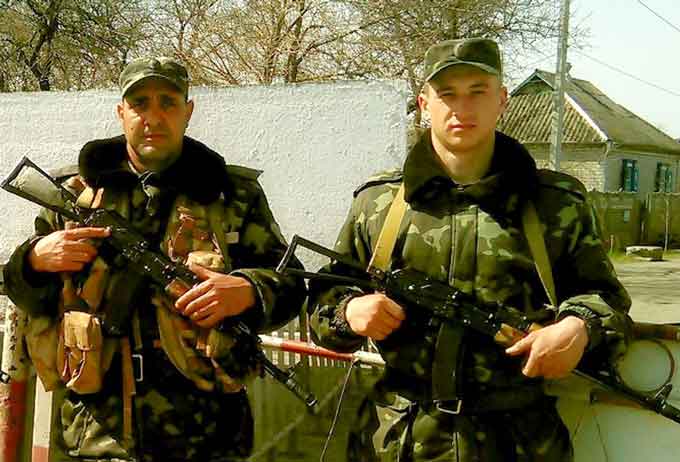 Військовослужбовці військової служби за контрактом солдати Салім Гасанов та Юрій Побєда