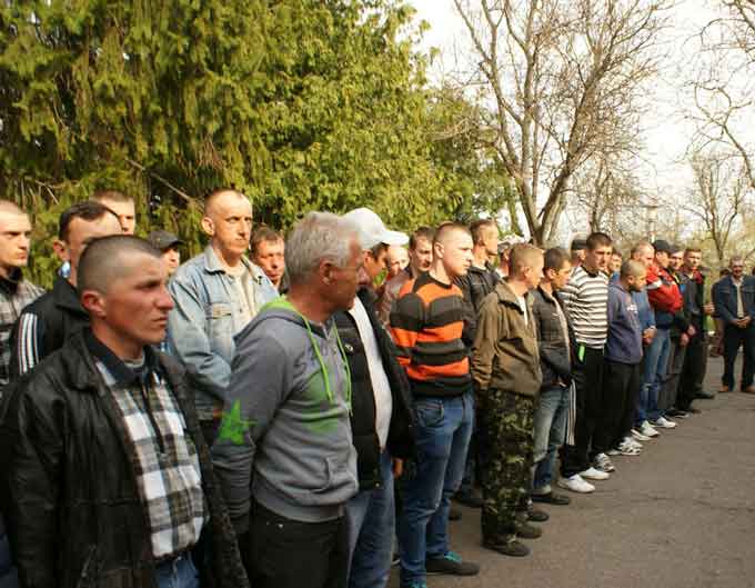 На Чорнобаївщині урочисто провели на військові навчання 46 бійців