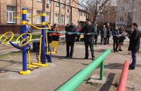 У Черкасах відкрили два сучасні спортивні майданчики на території шкіл (фото)