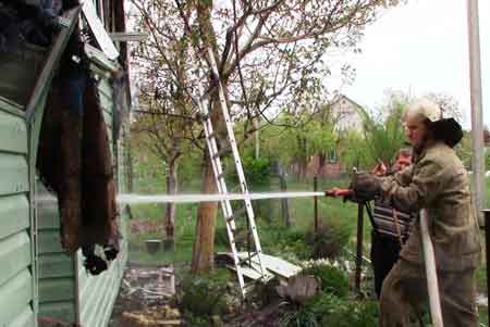 В Черкаському районі рятувальники та волонтери ліквідували пожежу в житловому будинку (відео)