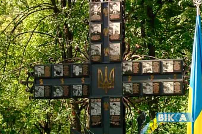 Чотирьохметровий хрест пам’яті з’явився у черкаському парку