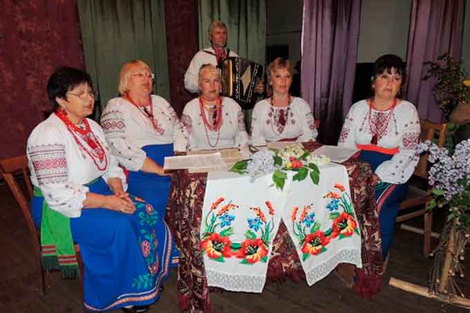 українські пісні у виконанні жіночого вокального ансамблю