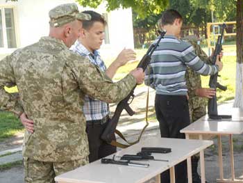 Смілянських школярів навчали самозахисту та військовій підготовці