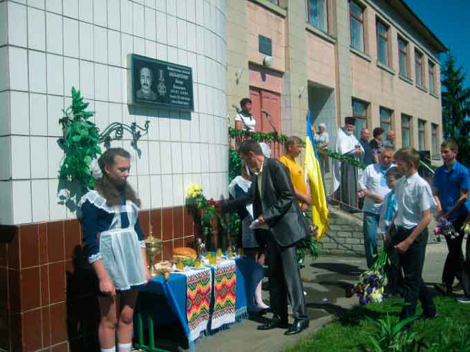 У Веселому Куті встановлено меморіальну дошку на честь загиблого односельця