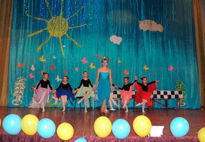 На Уманщині з оваціями зустріли музично-хореографічну виставу «Аліса в країні чудес»