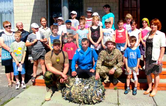 До літнього табору завітали рятувальники та бійці з батальйону «Донбас»
