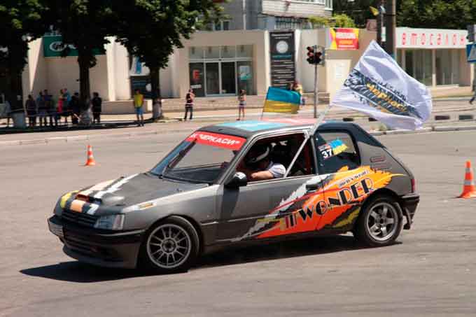 перший етап Національних змагань з автомобільного слалому «Мирна країна – єдина Україна»