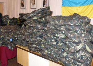 Волонтери Мошнівського куща передали бійцям в АТО камуфляжні комплекти